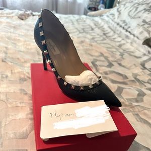 Valentino Rockstud Pump